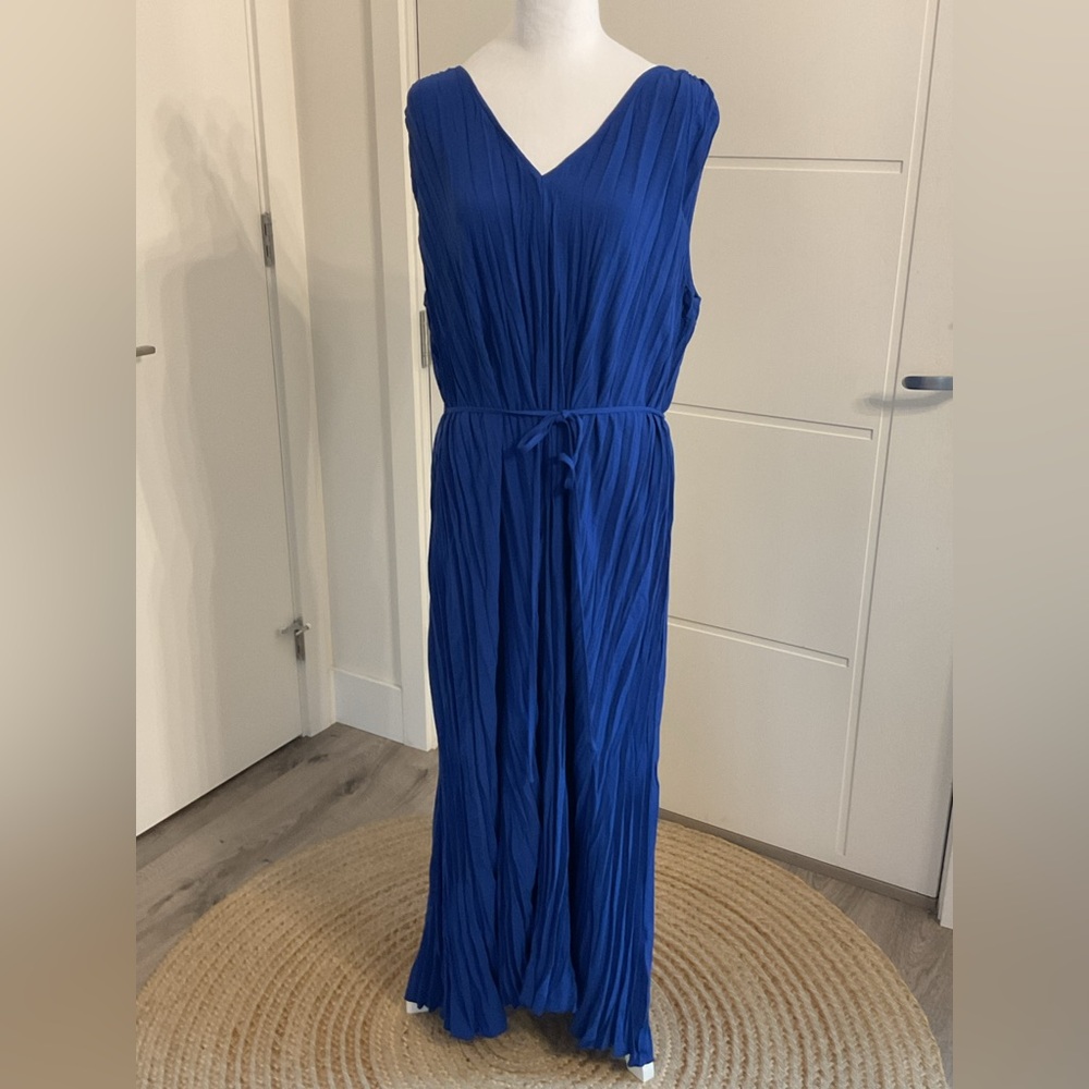RW&CO. ****Gorgeous Vibrant Blue  Pleated Maxi Dress